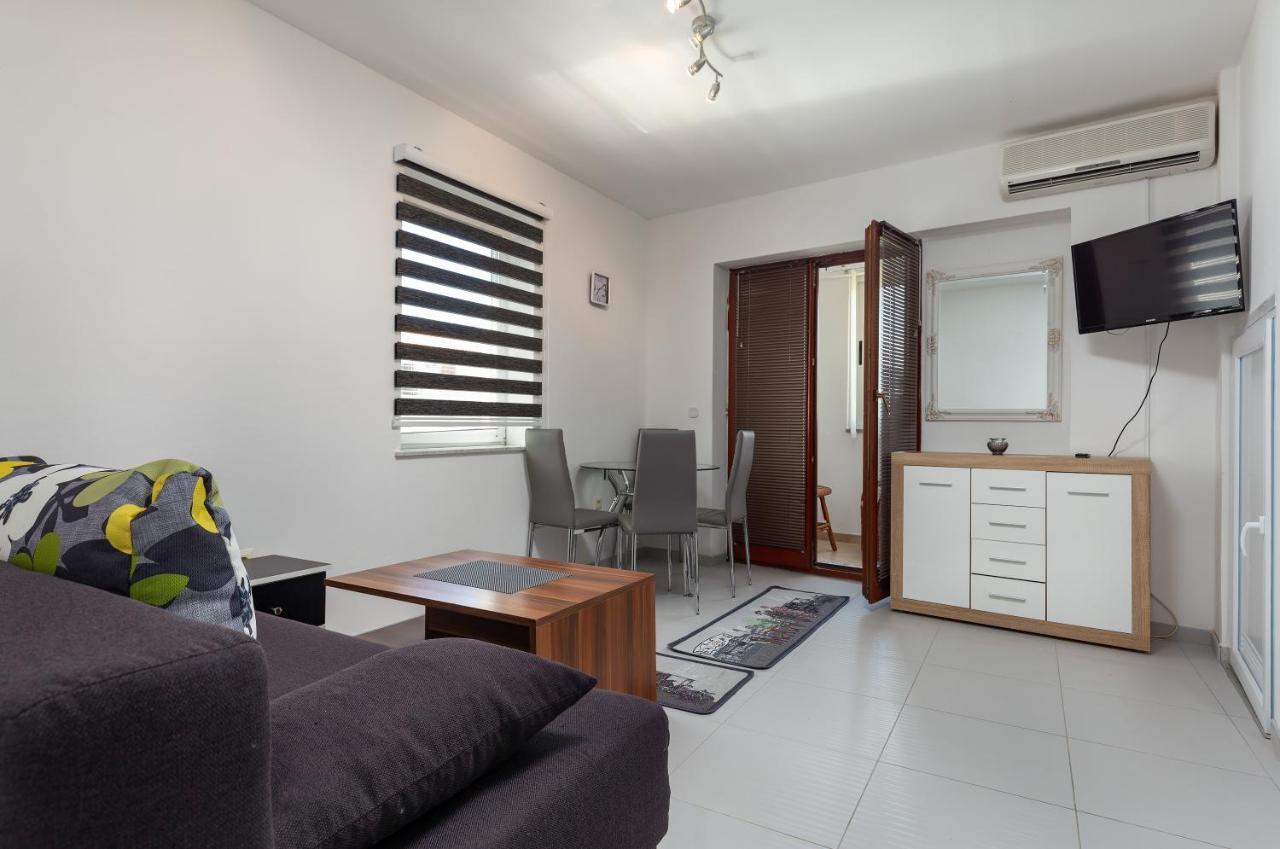 Apartments Smaila 1729 Pula Exterior photo